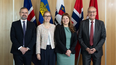Fra venstre mot høyre: Daði Már Kristófersson, finans- og økonomiminister i Island, Sabine Monauni, visestatsminister i Liechtenstein, Cecilie Myrseth, næringsminister i Norge, Guy Parmelin, visepresident, føderalråd og leder for det føderale departementet for økonomiske anliggender, utdanning og forskning i Sveits-