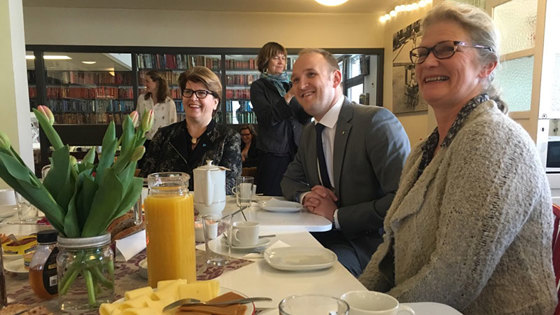 Eanadoallo- ja biebmoministtar Jon Georg Dale, Randi Flesland (t.v.), Geavaheaddjiráđi, Christin Engelstad, Seniorsaken. Eanadoallo- ja biebmoministtar Jon Georg Dale, Randi Flesland (t.v.), Geavaheaddjiráđi, Christin Engelstad, Seniorsaken.