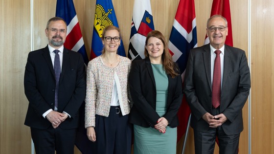 Fra venstre mot høyre: Daði Már Kristófersson, finans- og økonomiminister i Island, Sabine Monauni, visestatsminister i Liechtenstein, Cecilie Myrseth, næringsminister i Norge, Guy Parmelin, visepresident, føderalråd og leder for det føderale departementet for økonomiske anliggender, utdanning og forskning i Sveits-