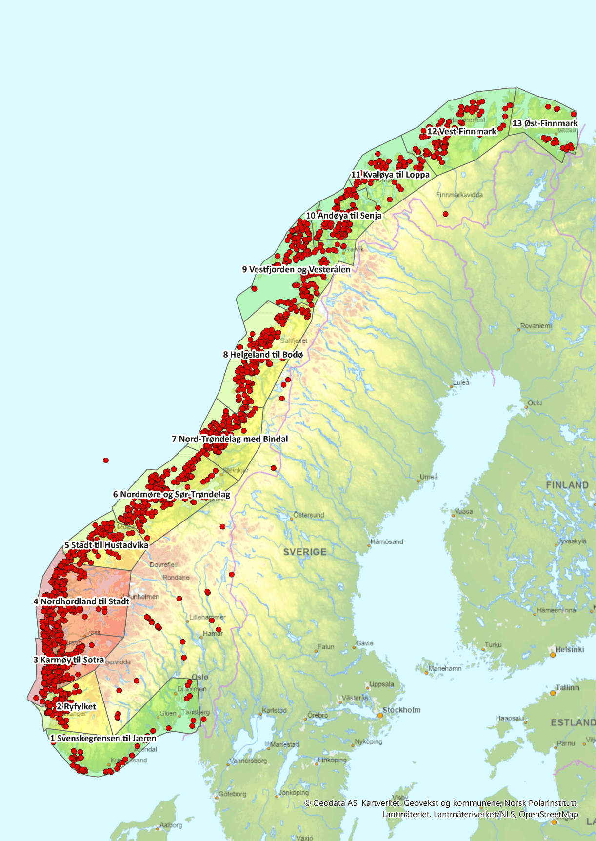 Figur 3.2 Markert med røde sirkler er alle akvakulturlokaliteter i Norge per 14. februar 2025. I tillegg illustreres inndelingen i de 13 produksjonsområdene for produksjon av laks, ørret og regnbueørret, samt vurderingen av produksjonsområdenes miljøpåvirkning...
