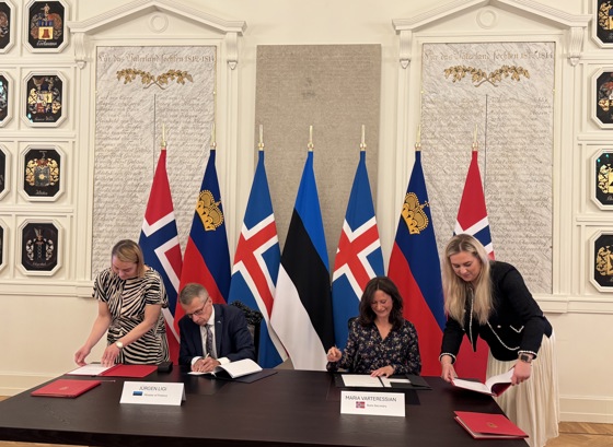 Bilde fra signeringen av EØS-midler