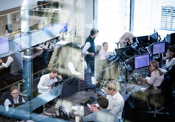 Et bilde som viser ansatte i meglerrommet til Nordea Markets.