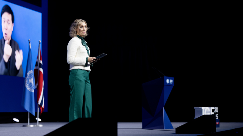 Statsråd Karianne Tung på scenen under åpningen av IGF 2025