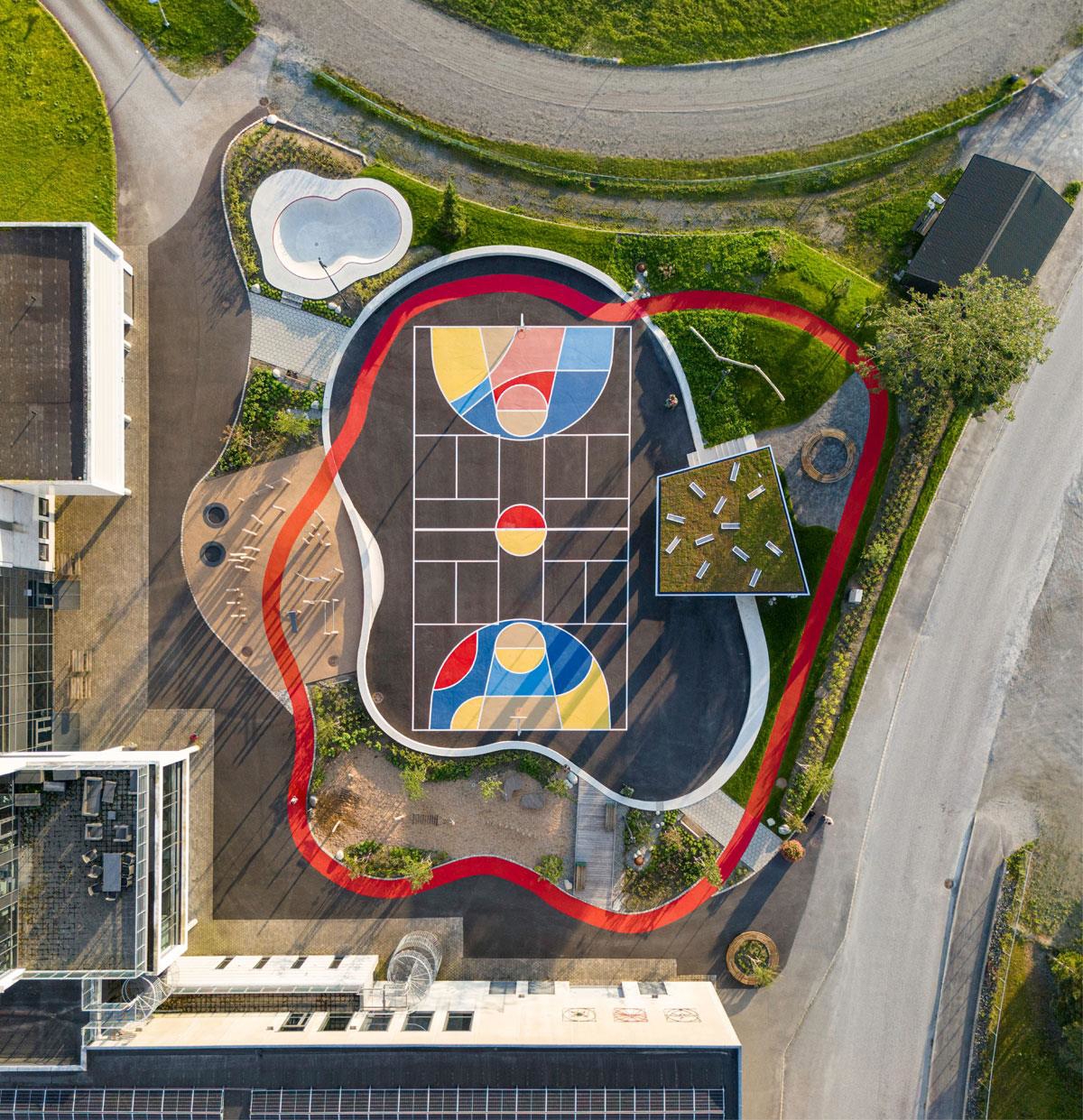 Bilde 2: Skakkeringen aktivitetsanlegg, Etnesjøen. Byggherre: Etne kommune. Arkitekt/landskapsarkitekt: Local AS/PIR2 AS. Foto: Artishot DA