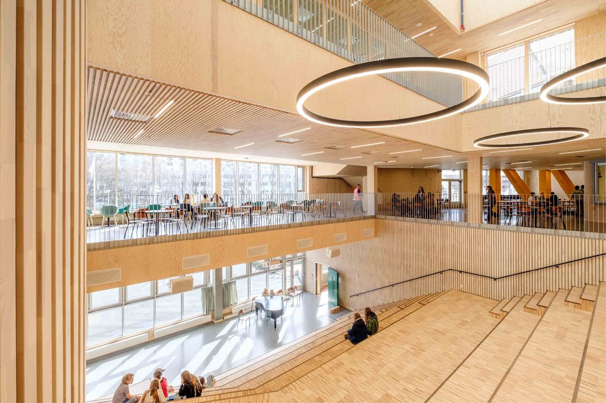 Bilde 4: Bentsebrua skole, Oslo. Byggherre: Oslobygg. Arkitekt/landskapsarkitekt: Holar Ola Roald AS/Gullik Gulliksen AS. Foto: Benjamin A. Velure