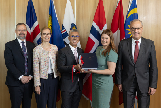 At the EFTA Ministerial Meeting in Tromsø, Norway and the other EFTA countries signed a new trade agreement with Malaysia. (From left:) Iceland's Minister of Finance Daði Már Kristófersson, Liechtenstein's Prime Minister Sabine Monauni, Malaysia's Minister of Investment, Trade and Industry Tengku Zafrul Aziz, Norway's Minister of Trade and Industry Cecilie Myrseth, and Switzerland's Vice President Guy Parmelin.