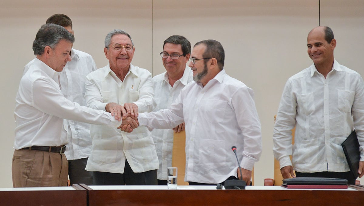 Figur 8.1 Sammen med Cuba har Norge tilrettelagt for fredssamtalene mellom colombianske myndigheter og FARC-geriljaen. Her fra signering av en av delavtalene i Havanna, Cuba 23. september i 2015.