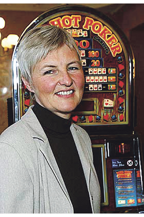 Figur 15.2 Våren 2003 fremla kulturminister Valgerd Svarstad Haugland forslag for Stortinget om å forby private spilleautomater for å bekjempe spilleavhengighet. Det ble starten på langvarige rettssaker. Våren 2007 slo EFTA-domstolen og Høyesterett endelig fast at forbudet var forenlig med EØS-avtalen.