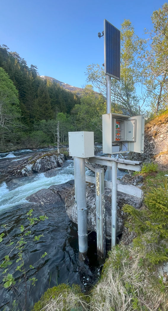 Figur 8.2 Hydrologisk målestasjon i Nessedalselv i Høyanger kommune.