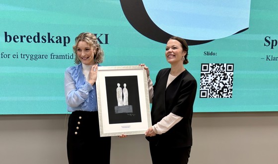 Digitaliserings- og forvaltningsminister Karianne Tung og kommunikasjonsdirektør Astrid Bugge Mjærum, Skatteetaten.