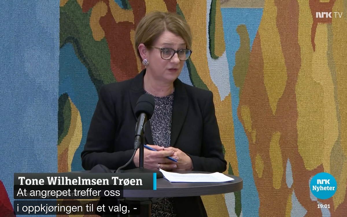 Figur 15.1 Stortinget spiller en konstitusjonell rolle i sikkerhets- og forsvarspolitikken. Bildet viser daværende Stortingspresident, Tone Wilhelmsen Trøen, som informerer pressen den 10. mars 2021 om at Stortinget igjen var blitt utsatt for et dataangrep.