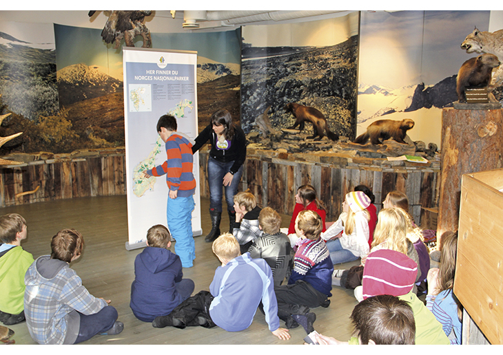 Figure 8.1 The national park centres play an important role in communicating information about nature and the outdoors. Here a school class is learning about Norway’s national parks.