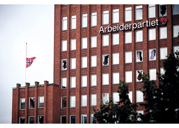 Figur 11.2 Arbeiderpartiet var hardt rammet av angrepene. Youngstorget 23. juli.