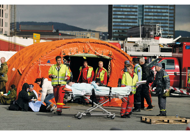 Figur 9.19 Helsepersonell, politi og Sivilforsvaret fra Øvelse Oslo 2006.