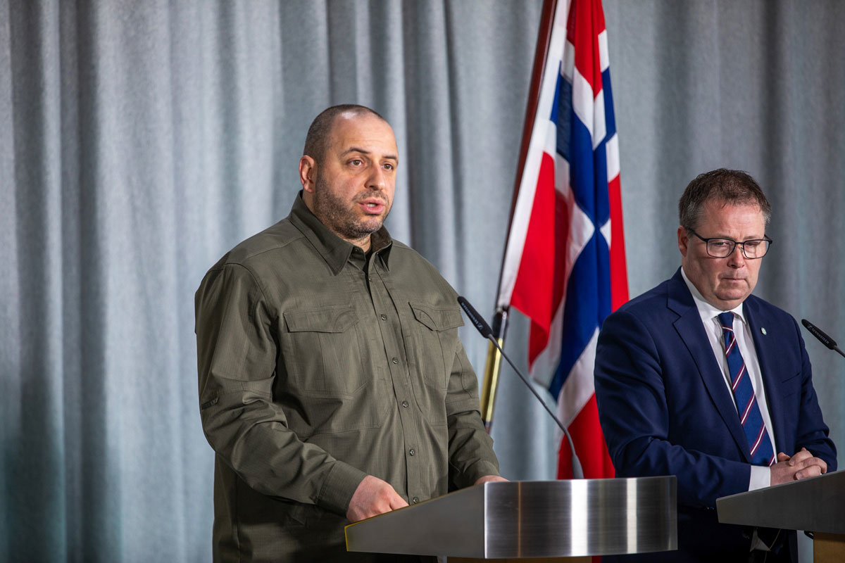 Figur 7.8 I november 2024 undertegnet daværende forsvarsminister Bjørn Arild Gram (Sp) en avtale med sin ukrainske kollega Rustem Umerov om tettere materiellsamarbeid.