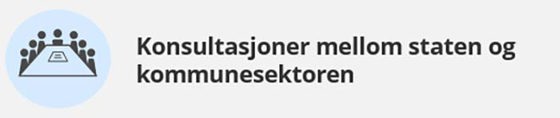 Ikon med personer rundt et møtebord samt teksten Konsultasjoner mellom staten og kommunesektoren