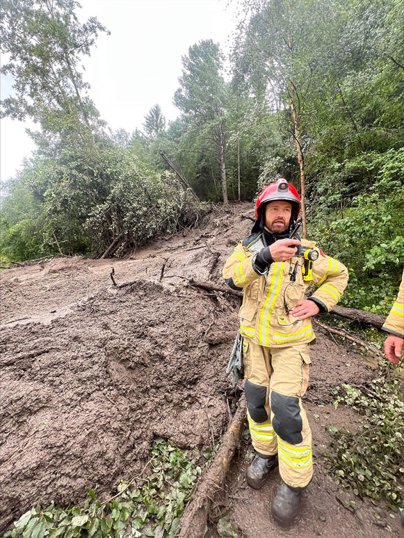Figur 2.1 Brann- og redningsvesenet i aksjon under ekstremværet «Hans».