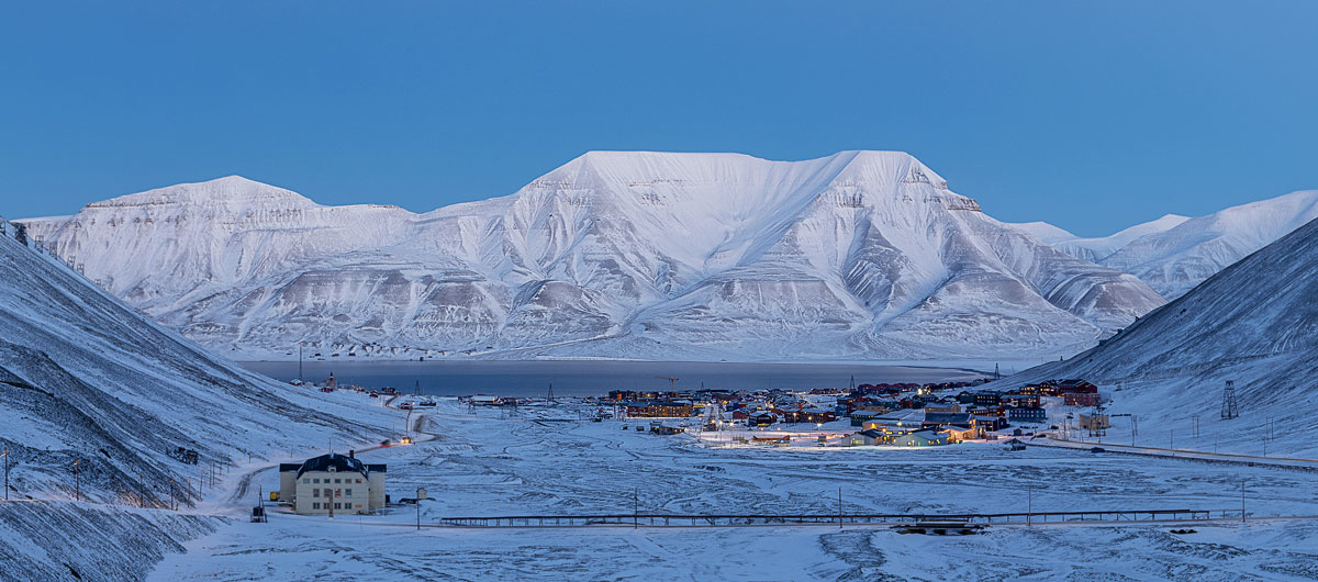 Figure 2.2 View down Longyeardalen towards Hiortfjellet with Huset in the foreground.