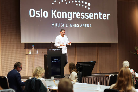 David Adampour er leiar på Rema 1000 i Torggata i Oslo. Han ønskjer eit inkluderande arbeidsliv.