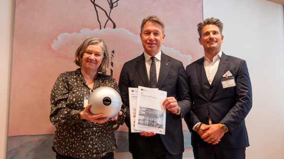 Bildet viser administrerende direktør i Forskningsrådet, energiministeren og daglig leder i Heimdall Power