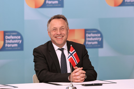 Forsvarsministeren på industriseminar