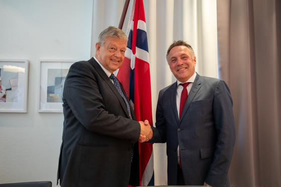 Konsernsjef i Nammo, Morten Brandtzæg og forsvarsminister Tore O. Sandvik