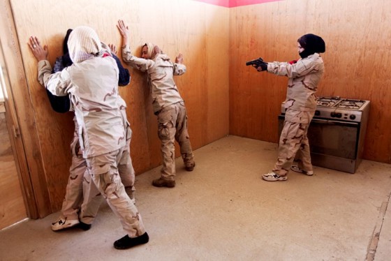 Kvinnelige soldater i CRU-styrken i Kabul, Afghanistan. Kvinnelige soldater i CRU-styrken i Kabul, Afghanistan.