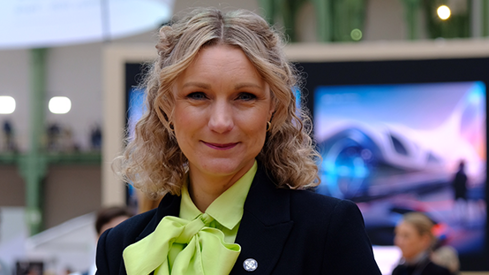 Digitaliserings- og forvaltningsminister Karianne Tung. Grønn bluse, mørkeblå jakke.