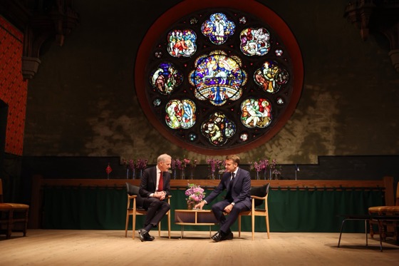 President Emmanuel Macron and Prime Minister Jonas Gahr Støre sitting in chairs, talking together.