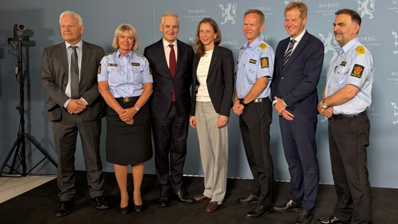 Møtedeltakerne stilt opp for gruppebilde.