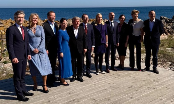 Familiebilde med utenriksministrene fra de nordisk- baltiske landene, i tillegg til ministre fra Frankrike, Tyskland og Polen. Lars Løkke Rasmussen, Margus Tsahkna, Elina Valtonen , Benjamin Haddad, Thorgerður Katrin, Baiba Braže, Kęstutis Budrys, Espen Barth Eide, Radosław Sikorski , Maria Malmer Stenergard.