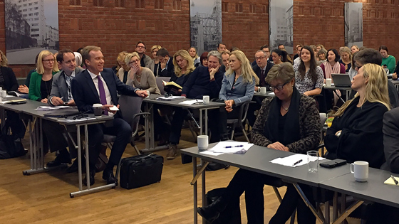 Utenriksminister Børge Brende (foran t.v.) hadde møte med næringsliv, sivilt samfunn og forskningsmiljøene torsdag 10. november om innspill til stortingsmelding om utvikling og bærekraftsmålene. Foto: Guri Solberg, UD