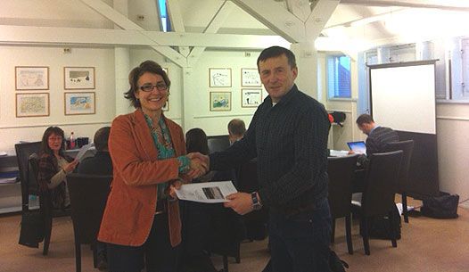 Konstituert ekspedisjonssjef i Landbruks- og matdepartementet, Anne Marie Glosli, tok imot NRLs karv for 2012-2013, fra leder NRL,Nils Henrik Sara i Tromsø i dag.
