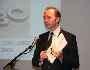 Kulturminister Trond Giske presenterer språkmeldingen på Litteraturhuset 27. juni 2008 Foto: Kultur- og kirkedepartementet